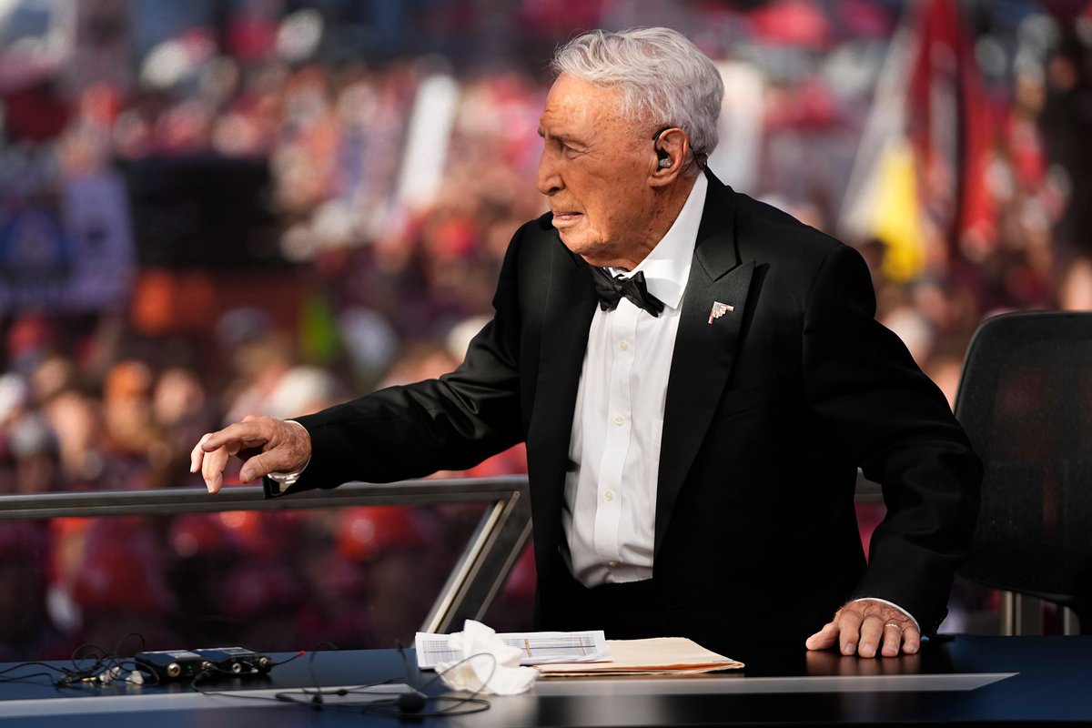 Lee Corso didn’t miss on his picks this weekend:

#3 Ohio State beats #1 Texas ✅
#9 LSU beats #4 Clemson ✅
#10 Miami beats #6 Notre Dame ✅
Florida State beats #8 Alabama ✅
#24 Tennessee beats Syracuse ✅

Absolute Legend