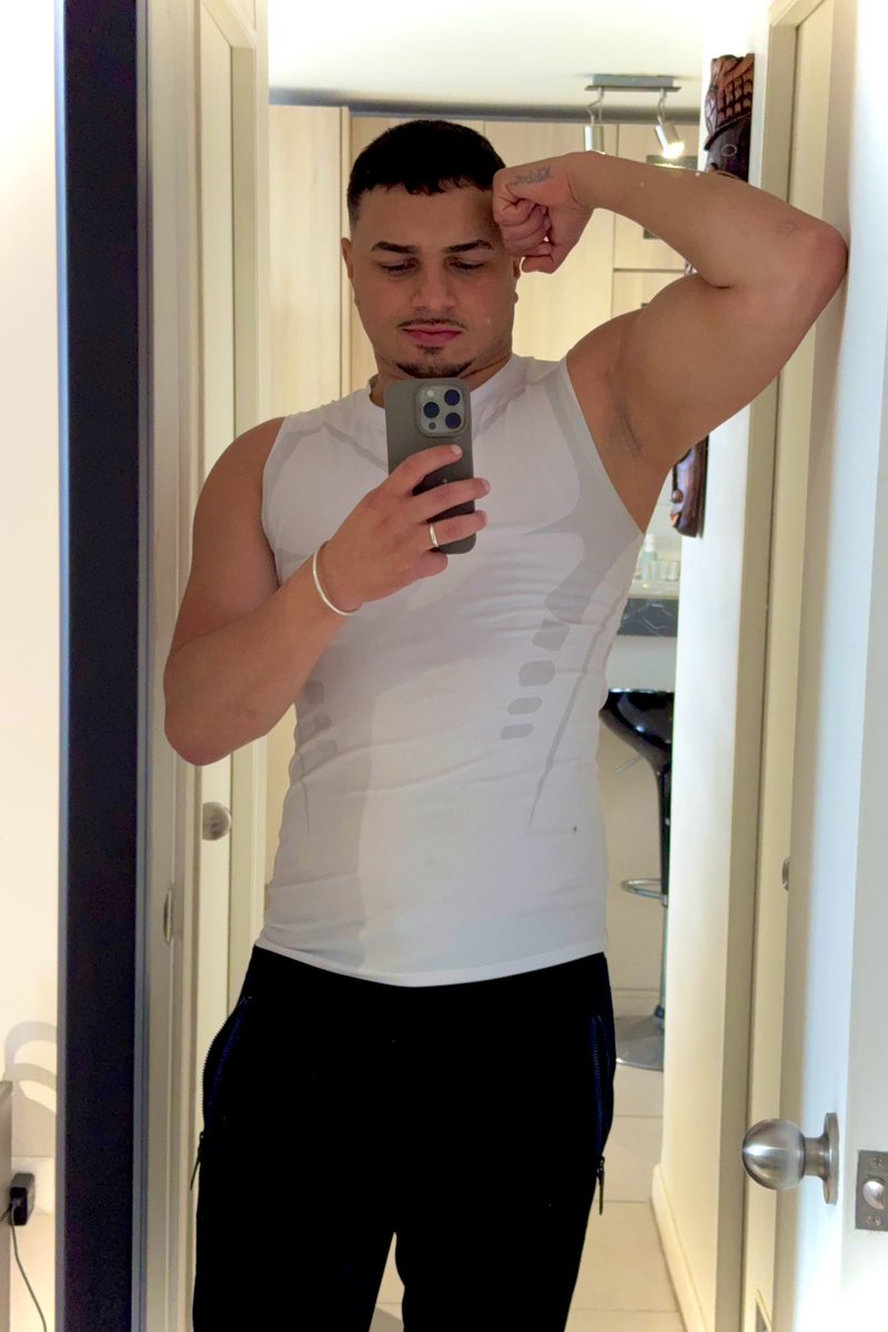 kleibertB12's tweet photo. Retomando gym 💪 https://t.co/NkMUgYuuGt