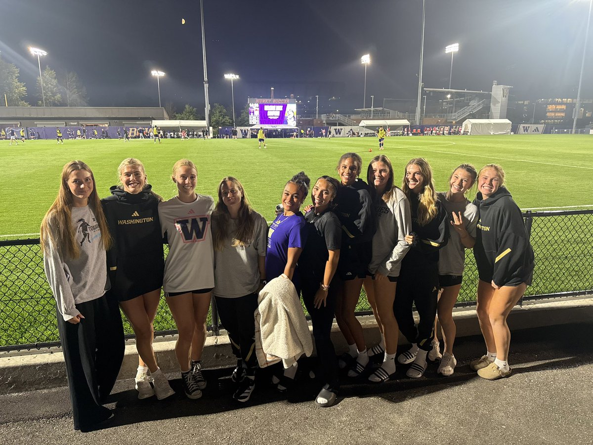 Let’s goooooo <a href="/UW_MSoccer/">Washington Men's Soccer</a>!!