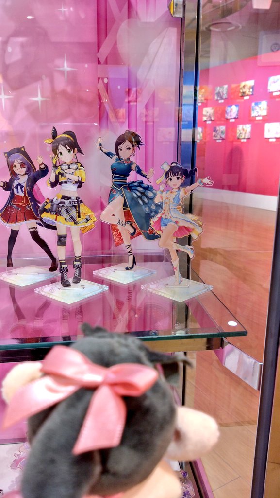 ゆっくり見すぎて待ち合わせ遅れるかも  他のこと並ぶと福山舞さんかなり小さくてよかった