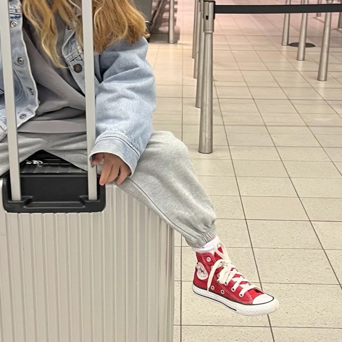 hjysd_'s tweet image. ¡! — mini au #jayhoon farmer's love🏡

Donde sh es un granjero gruñón que dice odiar a todo el mundo, o donde jy, un padre soltero, solo quiere paz… hasta que ambos descubren que el amor también puede florecer entre cosechas, pañales y segundas oportunidades.