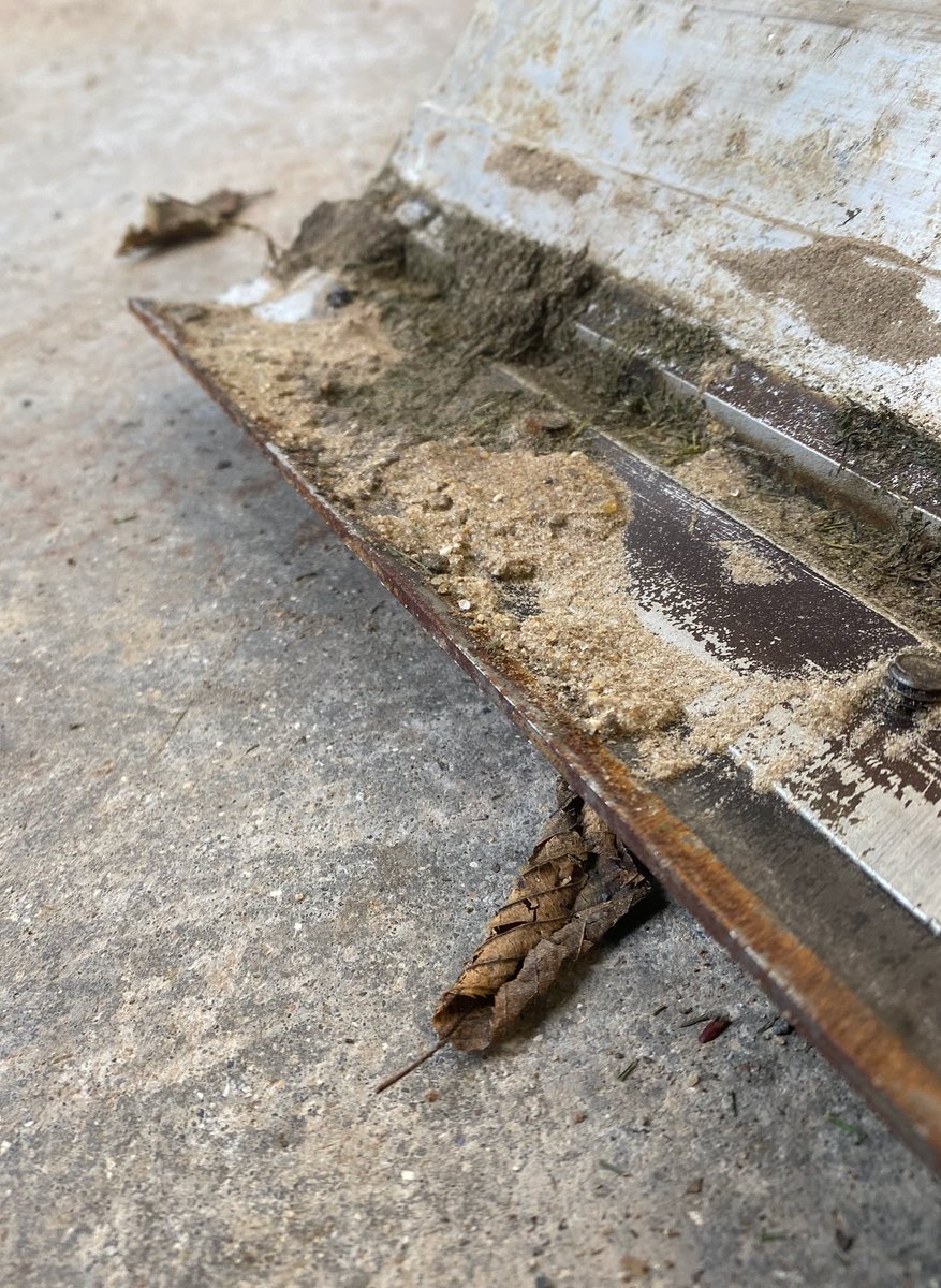 🚨 Have you just completed maintenance week ?🚨 

Sand ruins mower blades. Period.
But downtime doesn’t have to ruin your greens.
We sharpen on site → fast turnaround → better playing surfaces.
📞 07469 720484
✉️ Or reply to book