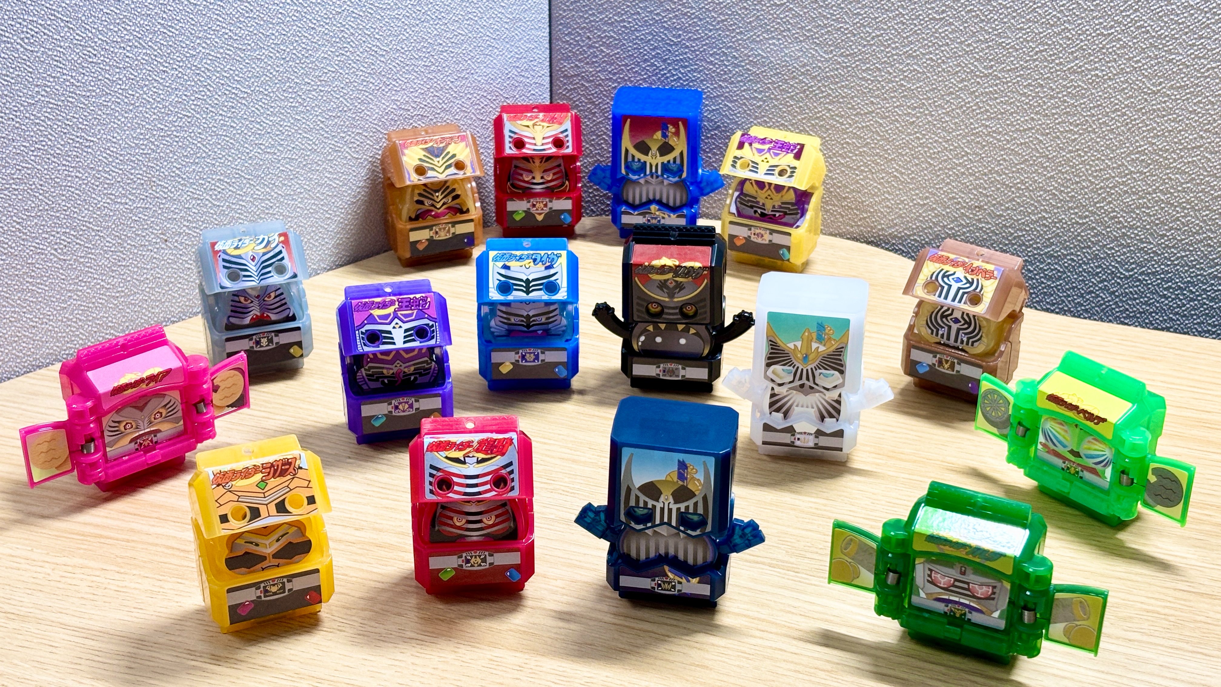 1BOX DXレジェンドライダーゴチゾウシリーズ 龍騎Edition 16点 DX