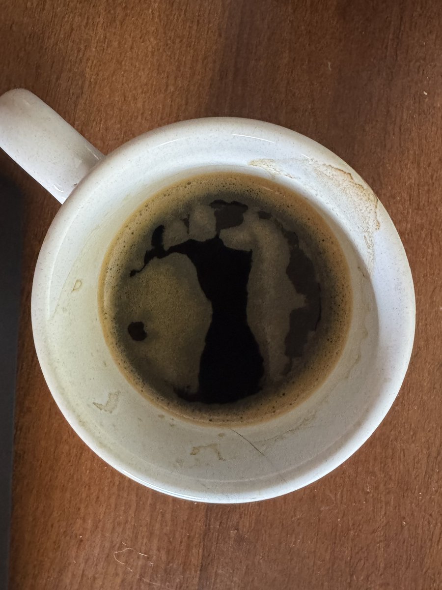 Do you see a Seahorse on the right side of my coffee? 🧜‍♀️⚓️🦈