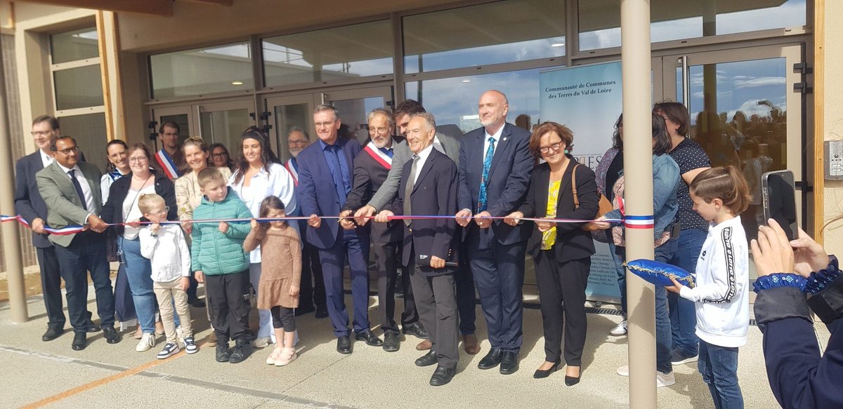 DSDEN du Loiret (@dsden45) on Twitter photo Inauguration de la nouvelle école d'Épieds-en-Beauce 🏫
Valérie Dautresme était présente à cet événement, important pour la commune et pour ses enfants. L'école Les Oiseaux Bleus accueillera 78 élèves répartis en 4 classes. 
Un grand merci aux partenaires et bonne rentrée ! ✨ Inauguration de la nouvelle école d'Épieds-en-Beauce 🏫
Valérie Dautresme était présente à cet événement, important pour la commune et pour ses enfants. L'école Les Oiseaux Bleus accueillera 78 élèves répartis en 4 classes. 
Un grand merci aux partenaires et bonne rentrée ! ✨