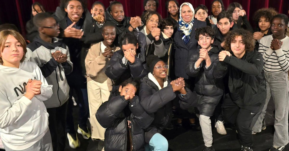 Chers élèves,
Chers enseignants,
Chers parents,

En cette nouvelle rentrée scolaire, je souhaite m’adresser à vous avec tout mon cœur, avec les mots de l’espoir, du courage et de la paix.

Chaque rentrée est une promesse. Une promesse de renouveau, de progrès, de rencontres,