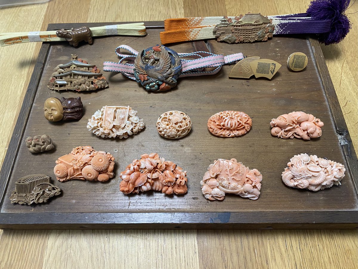 来年3月に高知城歴史博物館で開催される「さんごをまとう」展に向けて、珊瑚の帯留を少しずつ整理しています。
カメラマンの友人と予定を合わせながら撮影も進めていく予定です。