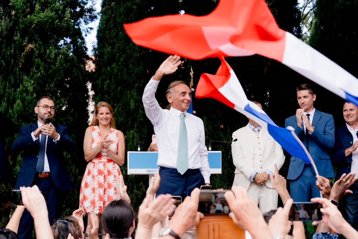 La seule manière de sortir de cette crise politique, qui rend impossible de résoudre les autres crises bien plus graves, c’est une nouvelle élection présidentielle. Et donc la démission du Président de la République.

👉 Mon discours en intégralité : youtu.be/7wVY_lQ5nwY