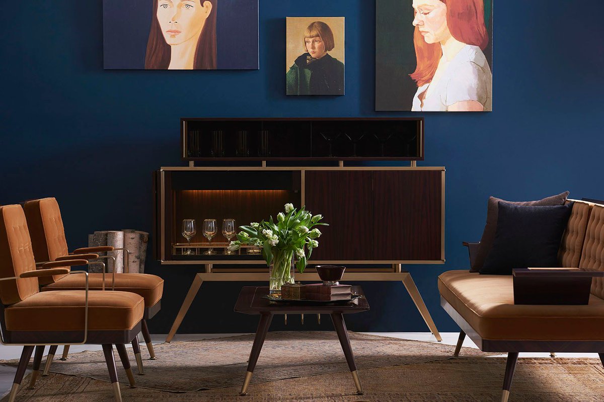 Decca_intl's tweet image. Bar essentials deserve a home that’s just as refined. The Hoxton Drink Cabinet by Robbie Llewellyn pairs smoked glass, LED lighting &amp;amp; rosewood craftsmanship for the perfect luxury bar setup.

#DeccaHome #ModernDesign #LuxuryLiving #HomeBarGoals #Craftsmanship #LondonCollection