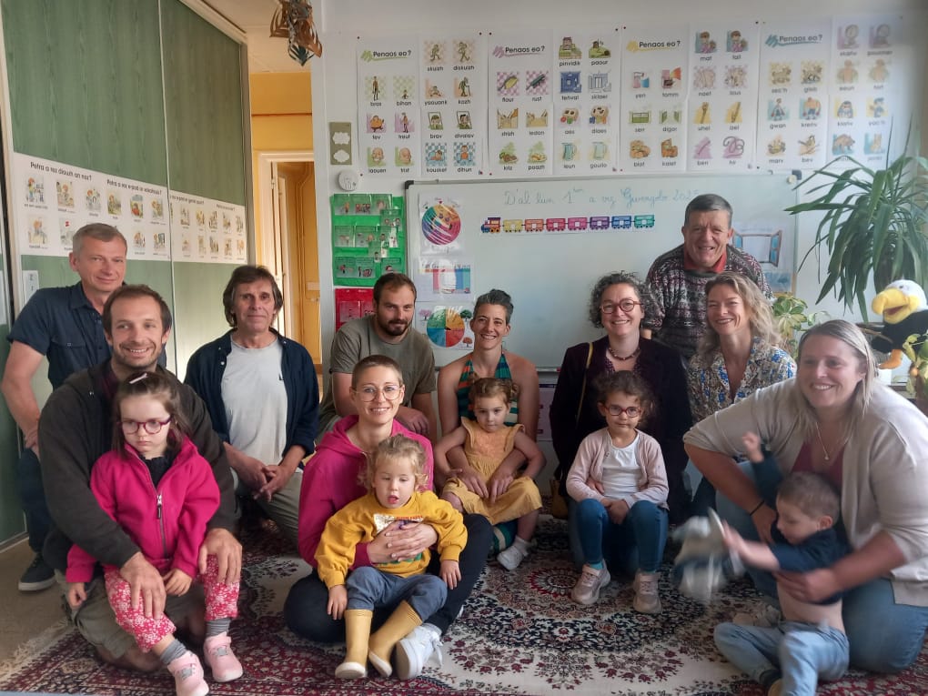 L'école Diwan de Tréguier fait sa rentrée aujourd'hui. L'école dispense un enseignement bilingue immersif. N'hésitez pas à nous contacter pour de plus amples informations.