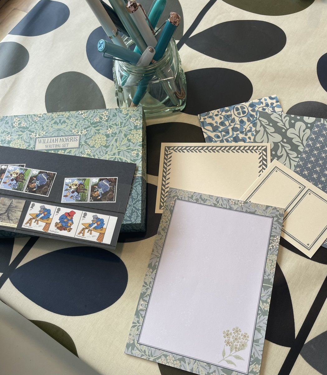 Good morning 👋 Happy Monday, September &amp; the start of the new Academic Year for some 🏫 
It’s also #worldletterwritingday 📮💌 A good day to send a letter, go on, it’ll be fun 😊📮💌