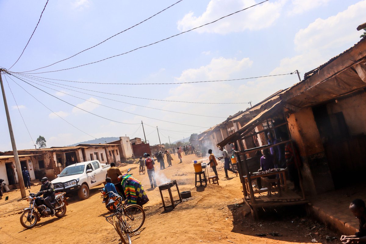 Regideso_bdi's tweet photo. Les centres de Muramba, Kiyange, Karongwe, Kibimba, Musongati, Buraza, Nyarusange et Ndava viennent d’être électrifiés via la Phase 1 du Projet d’accès à l’énergie, touchant 36 localités du pays. Écoles, foyers, ateliers... le quotidien change. Une ère nouvelle s’ouvre. https://t.co/RmMGnO9TRS