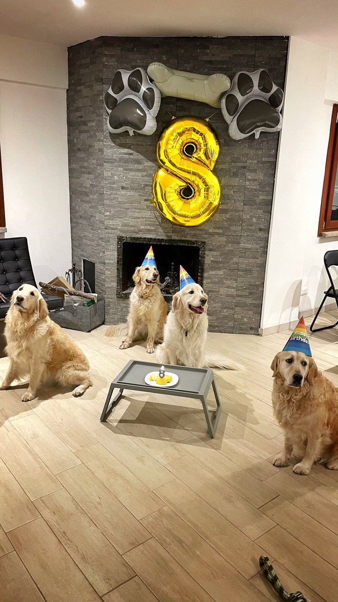 E niente, ieri ha invitato un po’ di amici per festeggiare