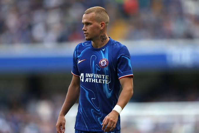 🚨 Chelsea’s suspended winger; Mykhailo Mudryk has been handed a 6-month driving ban for repeatedly flouting traffic laws in the UK.
#Chelsea
[<a href="/standardsport/">Standard Sport</a>]