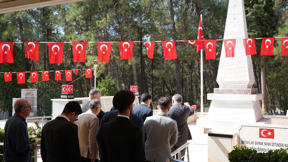 İYİ Parti Grup Başkan vekilimiz ve İstanbul milletvekilimiz Sayın S. Buğra kavuncu, GİK üyelerimiz Kazım Yücel ve Huriye Pelin Sellitepe Turan’ın Partimizin “Tüm Türkiye’de Sahalardayız” programı dahilinde Kahramanmaraş’ımızda Şehitlerimizi ziyaret ettik