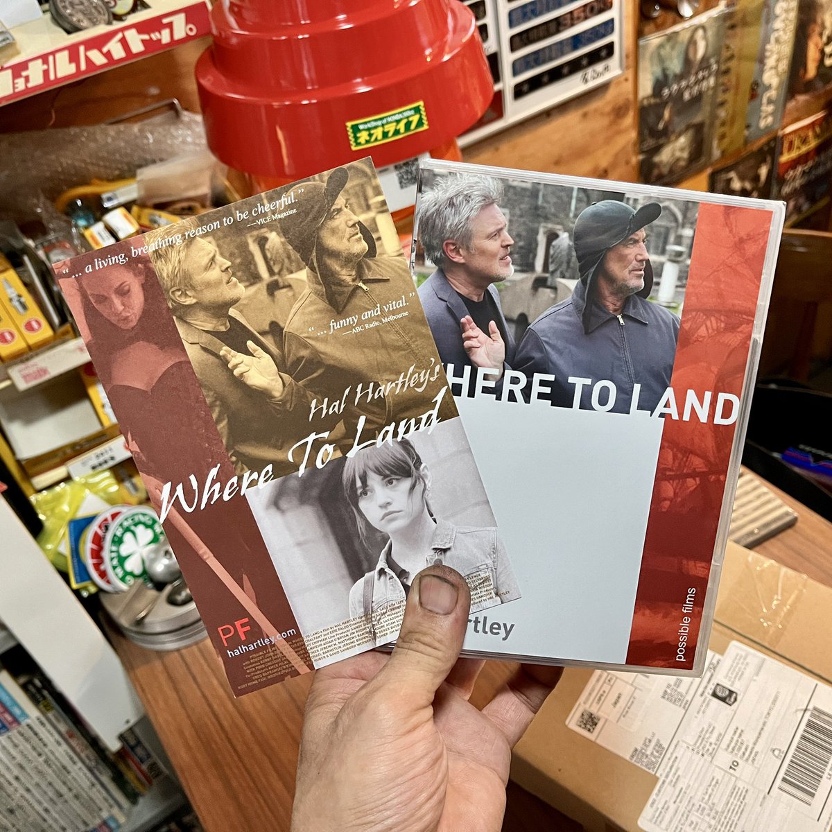 neolife360's tweet photo. クラファンに出資させてもらった #ハルハートリー の新作 #WheretoLand がとどきました。このひとはアメリカンインディーズ映画界の良心です
ところで最近のBlu-rayディスクってシースルーなの?これプリント忘れじゃないよね?
#halhartley #movie #cinema #film #soundtrack #DoYouHaveaHonda360 ? https://t.co/EIFRwLndsO