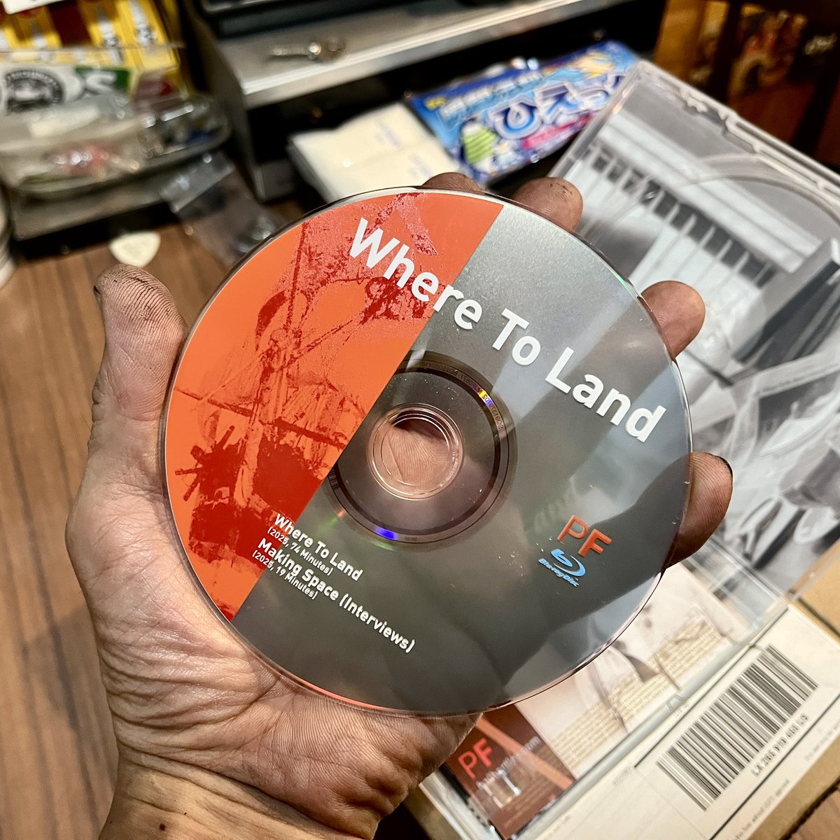 neolife360's tweet photo. クラファンに出資させてもらった #ハルハートリー の新作 #WheretoLand がとどきました。このひとはアメリカンインディーズ映画界の良心です
ところで最近のBlu-rayディスクってシースルーなの?これプリント忘れじゃないよね?
#halhartley #movie #cinema #film #soundtrack #DoYouHaveaHonda360 ? https://t.co/EIFRwLndsO