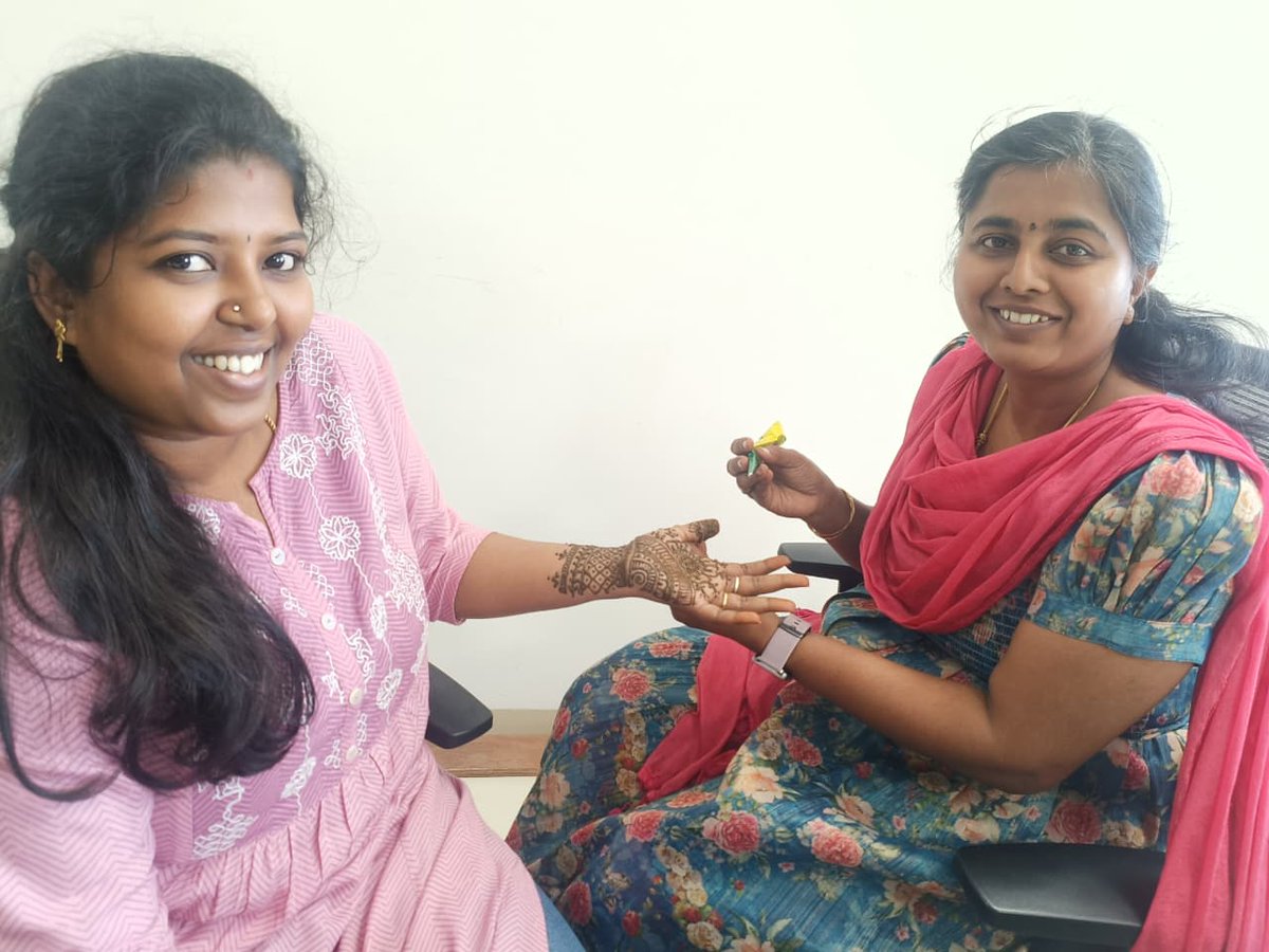TekstacHQ's tweet image. 🎨 Mehendi Magic at Tekstac!

Our office became a mini-studio last week as 3 artists turned hands into living art! 🌸✨

Proof that work isn’t just about deadlines, it’s about the people, laughs &amp;amp; shared moments that make #Tekstac special.

#OfficeJoy #UnplugToConnect