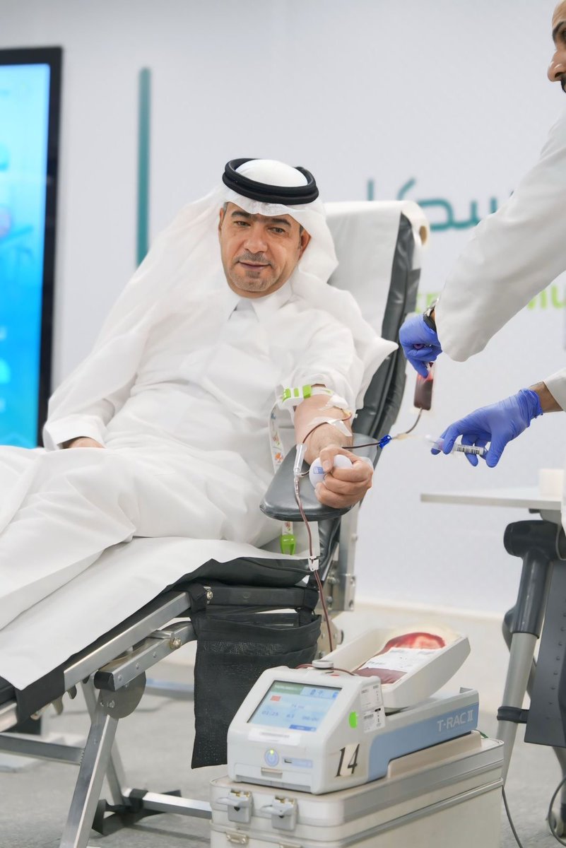 sabqorg's tweet photo. "ماجد الحقيل": مشاركة منسوبي الوزارة تنطلق من مسؤوليتهم الوطنية والاجتماعية وإيمانهم بأهمية إنقاذ الأرواح، ونشر ثقافة التبرع بالدم وتعزيز الوعي بدوره الحيوي. https://t.co/HOJTJF6lnK