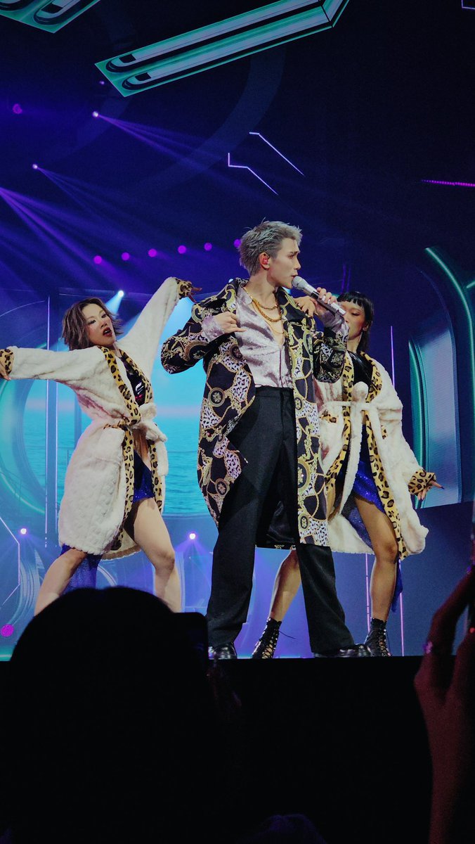 cherrybooboo_'s tweet photo. เพลงนี้คือฮอตเกินนนนนน 🔥🔥🔥🧯
@tawattannn 

FUTURISTIC FUN WITH GEMINI FOURTH 

#GFAWAKEConcertD2 
#GeminiFourth #เจมีไนน์โฟร์ท 
#Fourthnattawat #โฟร์ทณัฐวรรธน์ https://t.co/3ojJLB5qsw