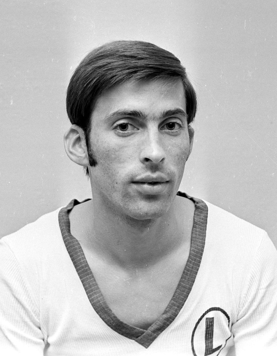 Dziś mija 36 lat od śmierci jednego z najwybitniejszych piłkarzy Legii i reprezentacji Polski - Kazimierza Deyny.

Dzięki swoim osiągnięciom stał się symbolem potęgi polskiej piłki lat 70., a dla fanów z Łazienkowskiej jest Legendą. Postacią, z którą utożsamiają się nawet