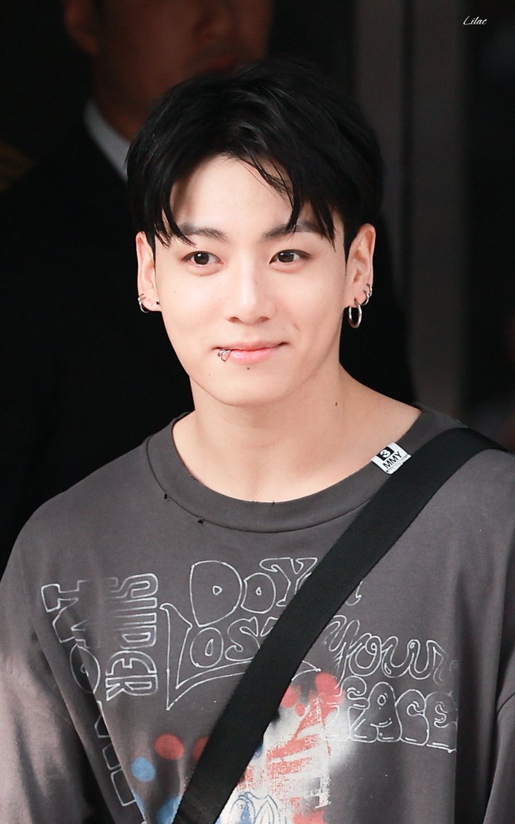 정국아 생일축하해 12년째 생일축하할수있어서 행복해
넌 소중한 사람이야 사랑받을 자격이있는 사람이야 
아미에게 소중한 존재가 계속되어주길바래 
곧 만나자 
#HAPPYJKDAY #정국생일ㅊㅋ
#생일축하정국_by_팀비밀번호0901
#정구기는한강을뛰어_아미는생카를뛸게
#구월의시작은정국생일이었슨