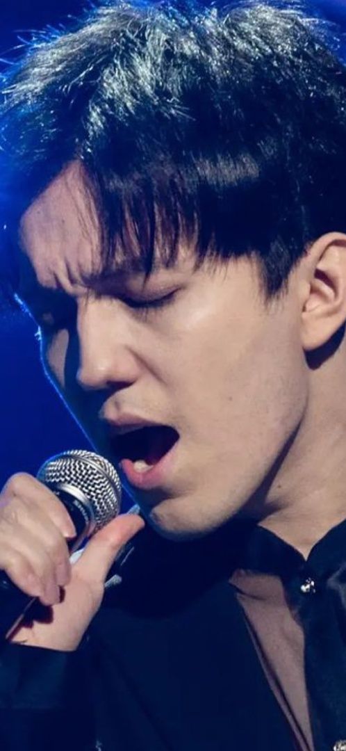 <a href="/Rafi_Dear/">Rafi_Dear 🇪🇸</a> Me encanta la forma en que Dimash toca y canta en una presentación en vivo, hace cosas increíbles en términos de tocar y cantar al mismo tiempo.
FROM KAZAKHSTAN TO THE WORLD
STRANGER WORLD TOUR 
#Dimash