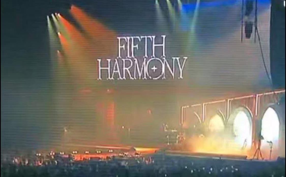 REGRESARON! 

Fifth Harmony se presenta en el show de los Jonas Brothers en Dallas el día de hoy.