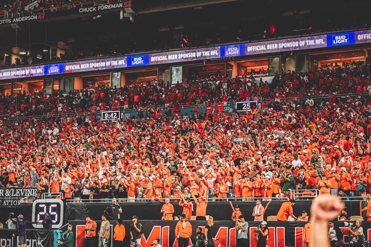 CanesFootball's tweet image. 6⃣6⃣,7⃣9⃣3⃣

IT TAKES ALL OF US! 

THANK YOU, CANES FAMILY! 🙌