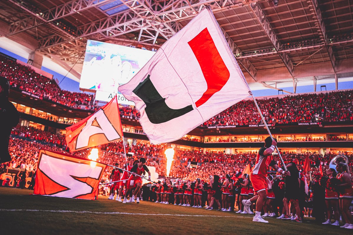 CanesFootball's tweet image. 6⃣6⃣,7⃣9⃣3⃣

IT TAKES ALL OF US! 

THANK YOU, CANES FAMILY! 🙌