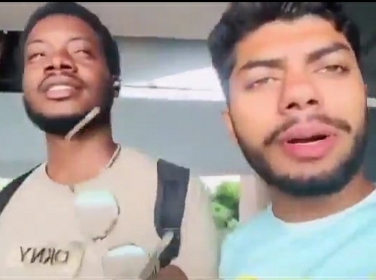 INDIAN STUDENT :  राम राम बोल... राम राम बोल 

AFRICAN STUDENT : Who are you

INDIAN STUDENT : राम राम तो बोल. कहां भाग रहा है.

AFRICAN STUDENT : This is Racism. This is bullying.

INDIAN STUDENT : रेसिस्म ही है, तुझे अभी मुर्गा भी बना दूंगा.

पूरा वीडियो कमेंट बॉक्स में है.
