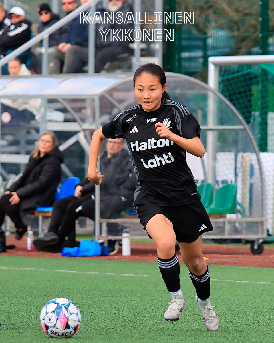 𝐏𝐊𝐊𝐔 - 𝐅𝐂 𝐋𝐚𝐡𝐭𝐢 1-2 (1-0)

Kansallisen Ykkösen karsintasarjassa pelattiin sunnuntaina yksi ottelu. FC Lahti nousi toisella puoliajalla tappioasemasta voittoon Hyrylässä.

Ensimmäisellä jaksolla maalinteossa onnistui PKKU:n 𝐉𝐚𝐬𝐦𝐢𝐧𝐚 𝐋𝐢𝐮𝐤𝐤𝐨𝐧𝐞𝐧.