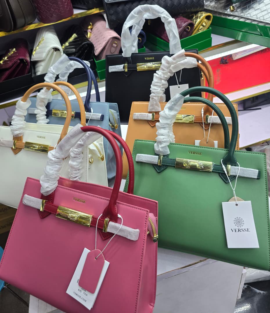 Sliders_Hub's tweet photo. Luxury Bags! 🛍️

Prices (NGN)
Frame 1 : 42k each
Frame 2 : 80k
Frame 3 : 30k each
Frame 4 : 65k each

Nationwide Delivery! 🚚 🇳🇬 

💬: Click link in bio to order via WhatsApp https://t.co/MeVzylXX6m