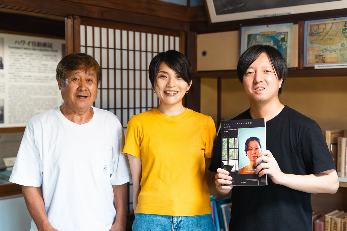 日本ハワイ移民資料館でのトーク、無事に終了しました。2023年の個展の振り返りから、資料館の成り立ち、第二弾の構想まで、盛り上がりながらも地元に戻ってきたような安心感のあるイベントになりました。
最後に展覧会チームのみんなを記念に撮影（ティキも）。皆さま本当にありがとうございました！