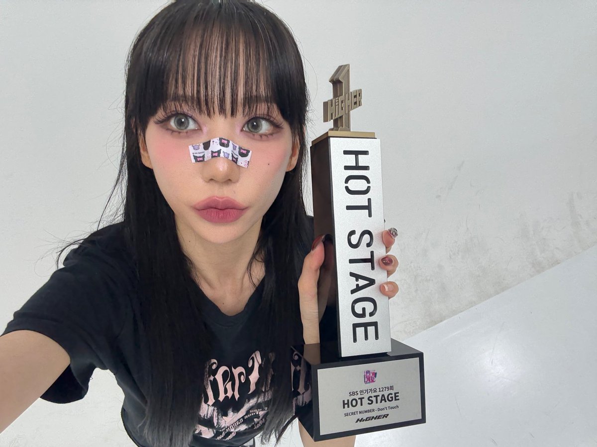 𝐳𝐮𝐮𝐧𝐢𝐯𝐞𝐫𝐬𝐞 𝐢𝐧𝐚 tweet media