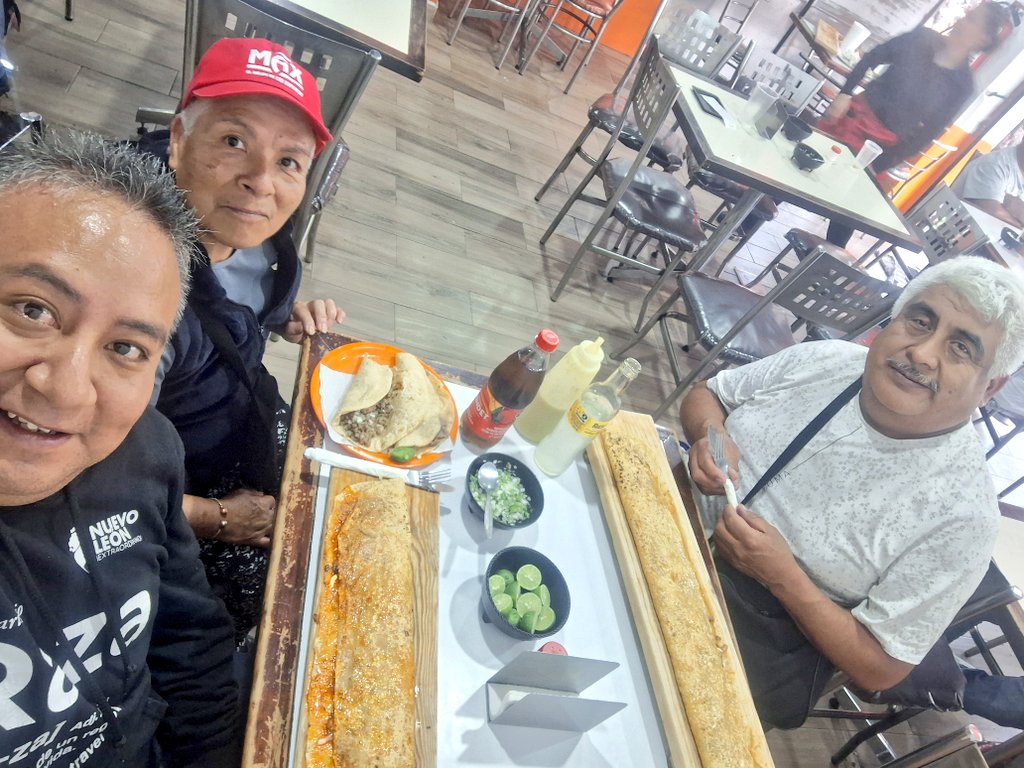 Unos machetes en familia en #Chalco #Edomex... 🍴🇲🇽😋😉🎉👍😎