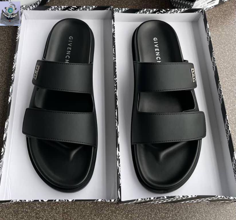 Sliders_Hub's tweet photo. Shop luxury pairs!🛍️

Prices (NGN)
Frame 1 : 48k (size 40-46)
Frame 2 : 46k (size 40-45)
Frame 3 : 50k (size 40-46)
Frame 4 : 60k (size 40-45)

Full Box Packaging! 📦

Nationwide Delivery! 🚚 🇳🇬 

💬: Click link in bio to order via WhatsApp https://t.co/IRFuGdKIOB