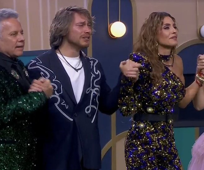 Aldo sufriendo por ver a sus amigos en el carrusel, con más razón vamos a mantener al team noche juntos. 💗

 #LaCasaDeLosFamosososMx
#LaCasaDeLosFamososMéxico