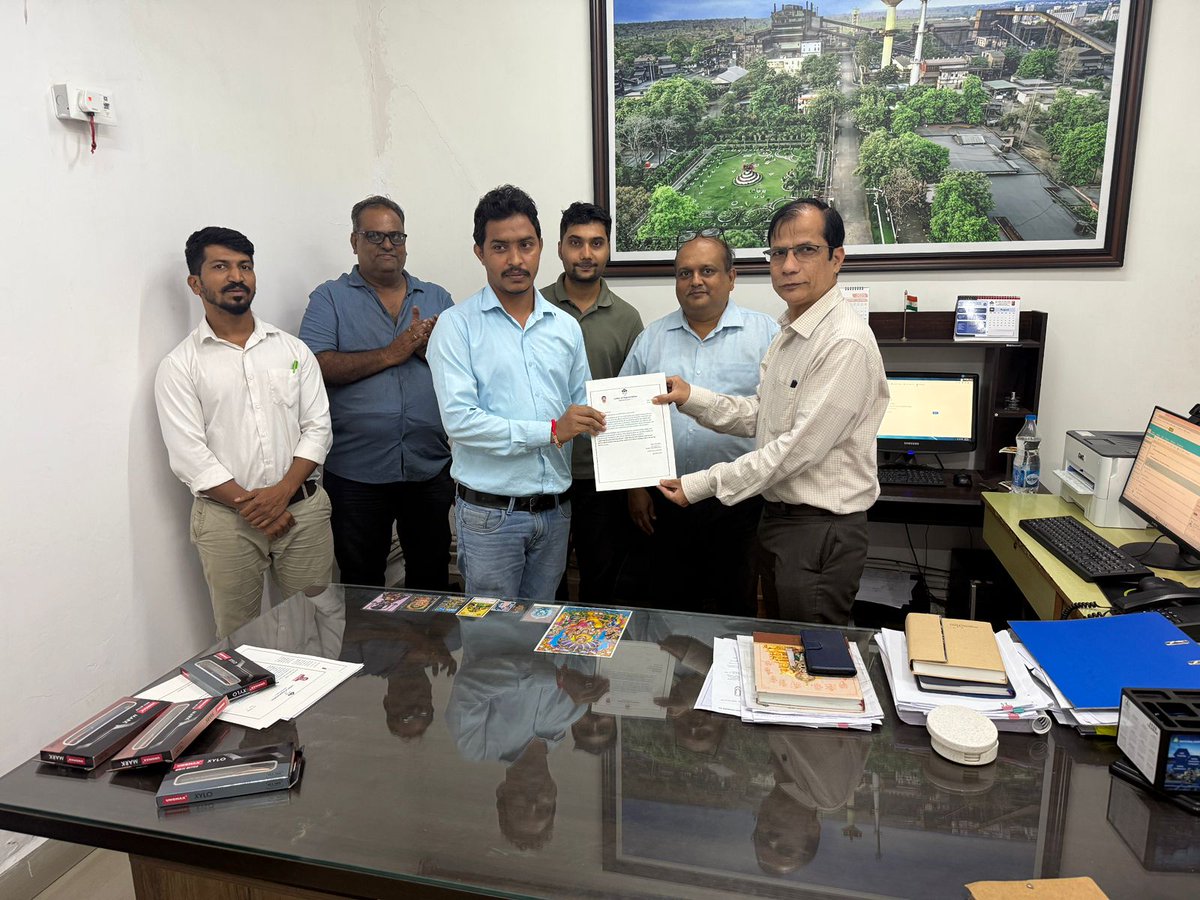 sailcfp's tweet photo. Under SAIL Shabash Scheme 2025–26, 8 employees of CFP received Letter of Appreciation (Category I) from CGM (Maint.) - Shri DV Ravi Chander. A proud moment of recognition &amp; motivation!  (2/2)🌟 #SAILShabash #CFPRecognisesExcellence #EmployeeAppreciation https://t.co/BBkCJ0zLyG