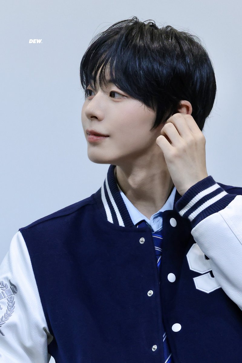 Dew_JEONGWOO's tweet image. 250817 퍼스트뮤직 #서정우

줄 이어폰 추가하면 딱일 거 같아서…

#아홉 #AHOF #JEONGWOO