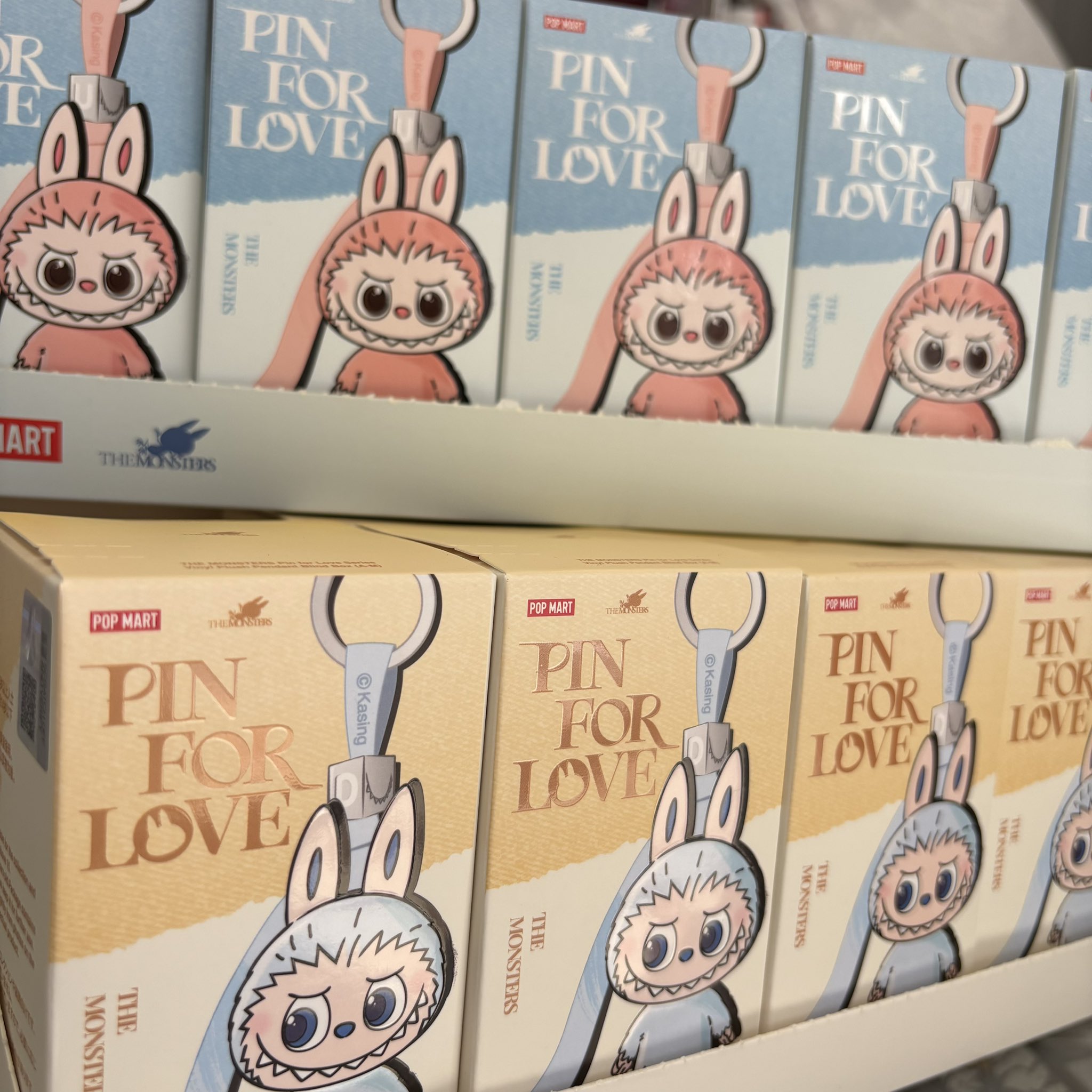 完璧顔ラブブ 新作 シークレットPIN FOR LOVE ぬいぐるみペンダント