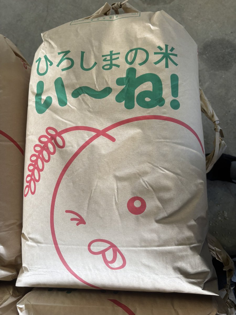 hattyanroadking's tweet photo. 稲刈りが始まった、今年はいい機械を入れてあるらしく、異物除去性能が格段に違うので安心安全で美味しいお米ができてますよ！ https://t.co/CmixZACXkv