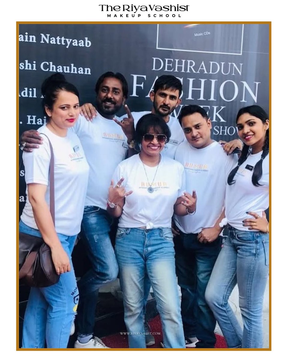 rvmua's tweet image. From hands-on practice to national recognition &amp;amp; fashion week exposure – students of 𝗧𝗛𝗘 𝗥𝗜𝗬𝗔 𝗩𝗔𝗦𝗛𝗜𝗦𝗧 are building careers in the beauty industry. 

🎓 Professional Makeup &amp;amp; Hair Styling
🎓 Placement in Bollywood &amp;amp; fashion industry
#theriyavashist #makeupeducation