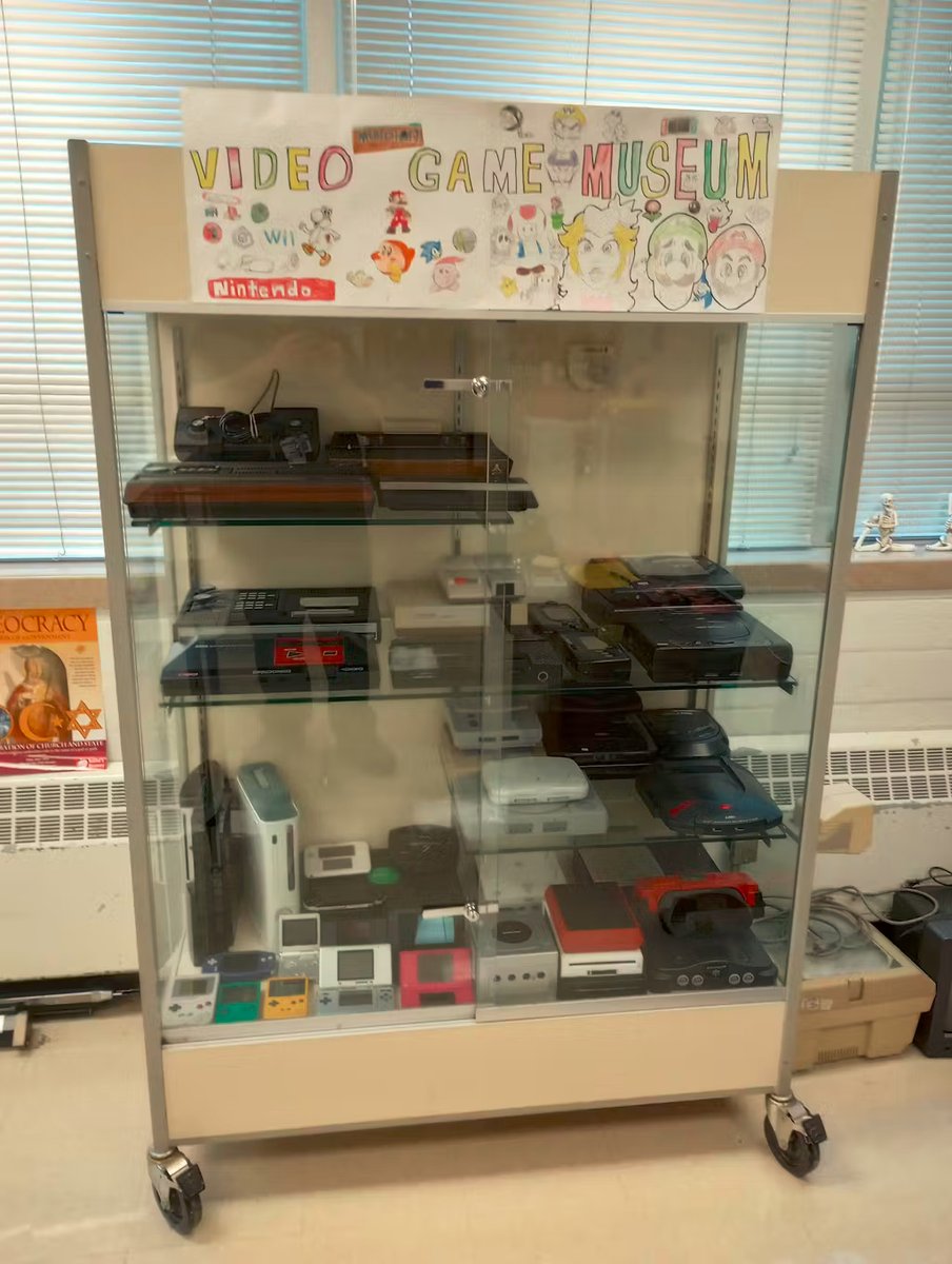 Retrofixes's tweet image. The retro museum at the school keeps expanding.  Over the years, I&apos;ve given them some neat donations.  

I&apos;m getting ready to make a donation for the new school year.   If anyone&apos;s keen on contributing, feel free to message me.