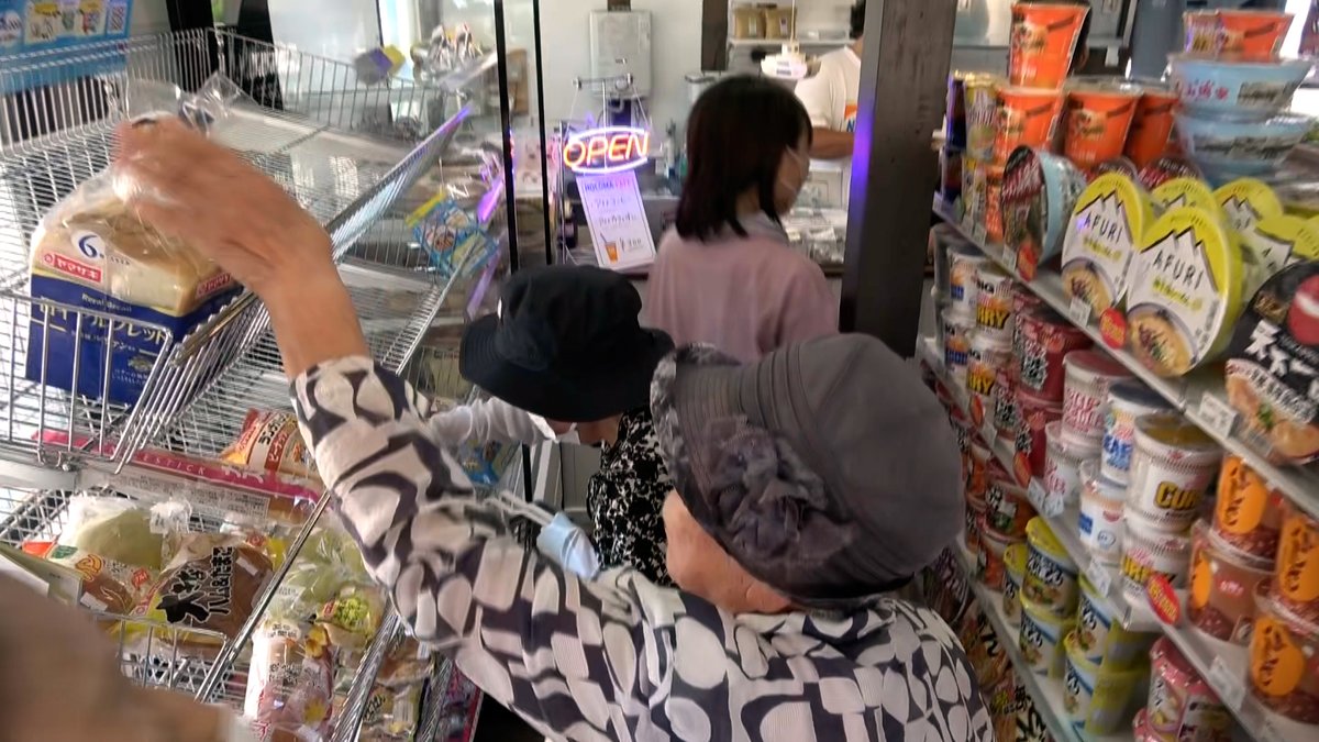 goodjob_tvq's tweet photo. 9/6（土）放送の『ぐっ！ジョブ』は❗️山崎製パンが展開するコンビニ「ヤマザキショップ」パンやおにぎりだけでなく🥪手作り総菜や地元の産品などが並ぶ自由な品揃え、営業時間も店によって違うなど🕗大手コンビニとは全く違うスタイル。今回は🍞山崎製パンの独自のコンビニ戦略を解き明かします🍙🍱🍛 https://t.co/kbNnRtQyLd