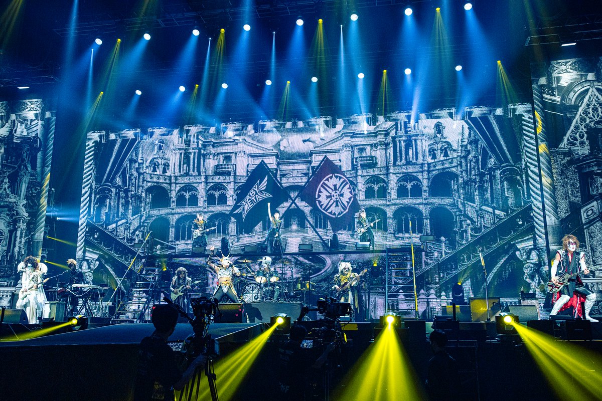 MetalHammer_Jp's tweet photo. 『悪魔が来たりてベビメタる〜』、２日目の最後で聖飢魔Ⅱが「EL DORADO」をBABYMETALと共に奏でている最高の瞬間!!

撮影；岡見高秀 https://t.co/P08OSqc0sV