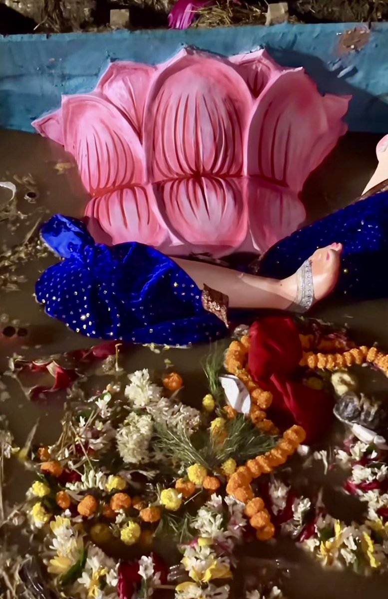 TeamSCCPCT's tweet image. ବର୍ଷ ସାରା ନାଳ ପାଣି ମହାନଦୀ ରେ ମିଶୁଛି ସେଠି Water Pollution ହଉନି କିନ୍ତୁ ବର୍ଷକୁ ଥରେ ମୂର୍ତ୍ତି ପଡିବ ସେଥିରେ ସବୁ ଅସୁବିଧା ହଉଚି ? 

ଯଦି ବି ଅସୁବିଧା ହଉଚି ତାହାଲେ ଯୋଉ ଅସ୍ଥାୟୀ ପୋଖରୀ ହଉଚି ସେଇଟା ଟିକେ ବଡ କରିକି କଲେ କେମିତି ହୁଅନ୍ତା ?  ଏତେ ଛୋଟ ପୋଖରୀ ରେ ଏତେ ମୂର୍ତ୍ତି କେମିତି ପଡିବ?  

ଆମକୁ ଦେଖିଲେ ଖରାପ…