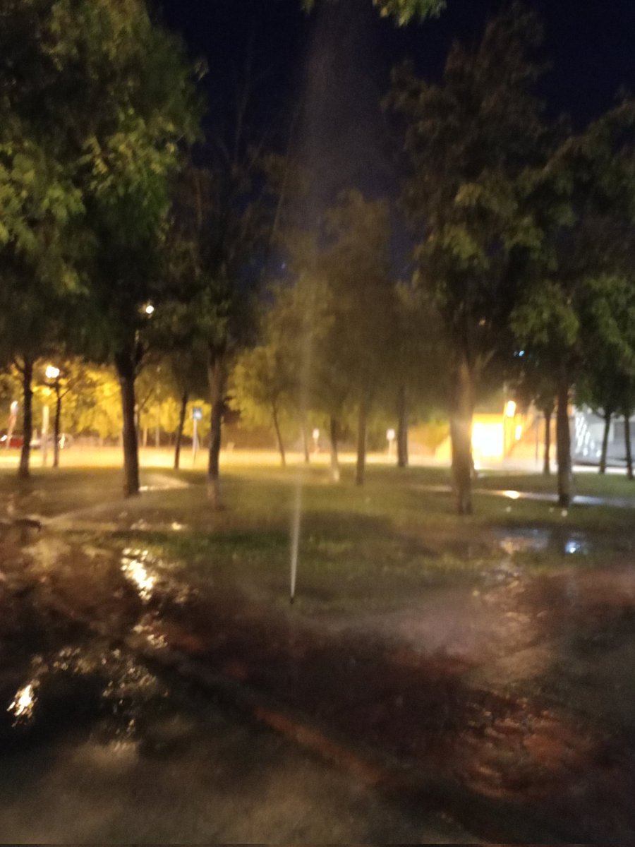 <a href="/AytoLeganes/">Ayuntamiento de Leganés</a> <a href="/Leganes_MAmb/">Medio Ambiente y Sostenibilidad de Leganés</a> <a href="/CarlosULEG/">Carlos Delgado Pulido</a> He perdido la cuenta de veces que les he dicho que revisen esos aspersores de la Renfe de #LeganesNorteCastigado #JuntosXLegaNorte
#LeganesNorteAbandonado
<a href="/JuntosLegaNorte/">JuntosXLegaNorte</a>