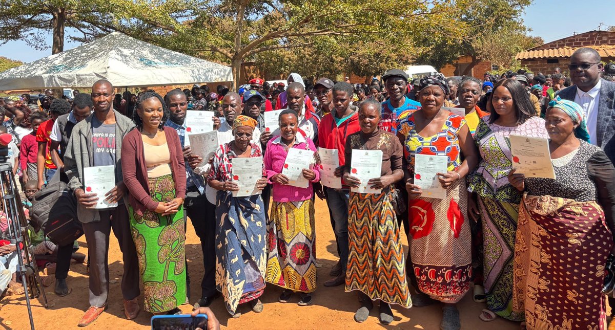 Habitat_AFR's tweet image. Last month, we were proud to join 180 families in Katondo, Zambia, as they celebrated receiving land title certificates. 

Through our @HomeEquals: Access to Security of Tenure project, more than 700 households have now secured land titles.
