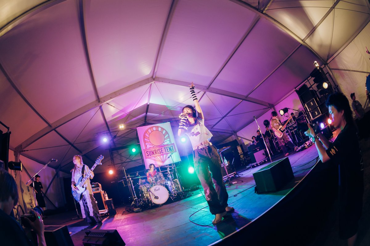 【📸#ラブシャ PHOTO】
Aoooのライブ写真を公開！
photo by 後藤壮太郎 (<a href="/soootaroVSHB/">sotaro goto</a>)

instagram.com/p/DODCisriQlO/…

<a href="/Aooo_band/">Aooo</a>
<a href="/yoooutopia/">石野理子</a>
<a href="/iii0303_8/">すりぃ@秋ツアー</a>
<a href="/Yamahika_da/">やまもとひかる</a>
<a href="/_23ki_/">ツミキ</a>